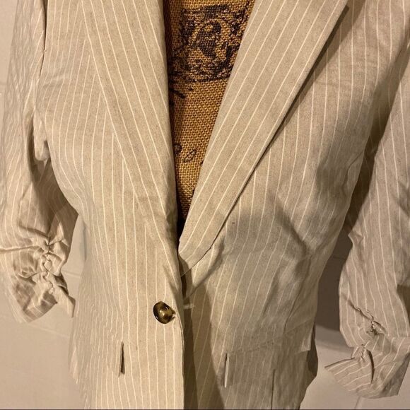 NWT 89th madison medium tan blazer - Picture 2 of 3